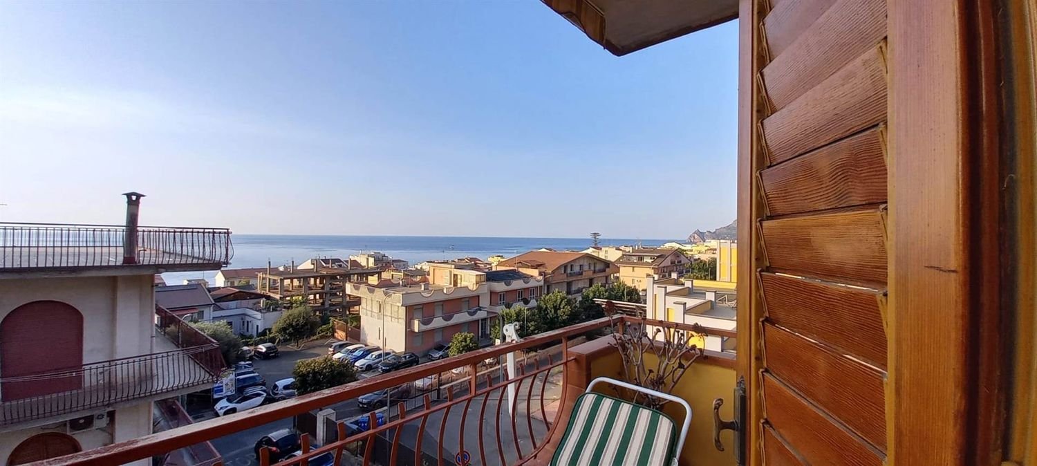 3غرفة شقة في Santa Teresa di Riva, Italy رقم 262308