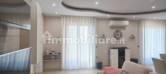 Квартира с 2 спальнями в Суччиво, Италия № 260870 12