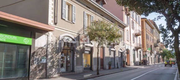 2 bedrooms Apartment in Como, Italy No. 90847 2