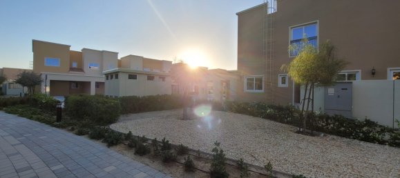 Moradia em banda T4 em Dubai Land, UAE N.º 2704 8