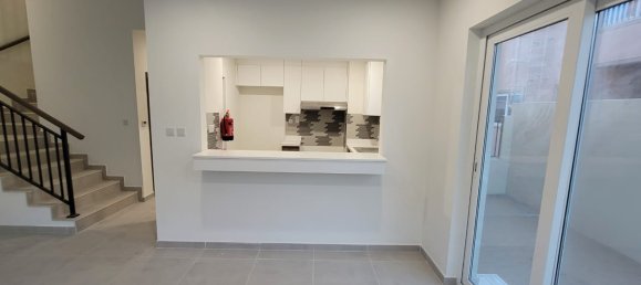 Moradia em banda T4 em Dubai Land, UAE N.º 2704 16