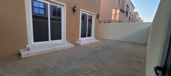 Moradia em banda T4 em Dubai Land, UAE N.º 2704 3