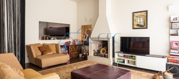 3 rooms Apartment in Milan, Italy No. 241530 3