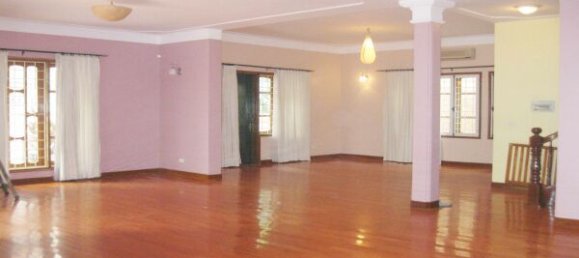 Villa de 6 dormitorios en Tay Ho, Vietnam No. 7160 4