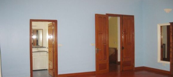 Villa de 6 dormitorios en Tay Ho, Vietnam No. 7160 7