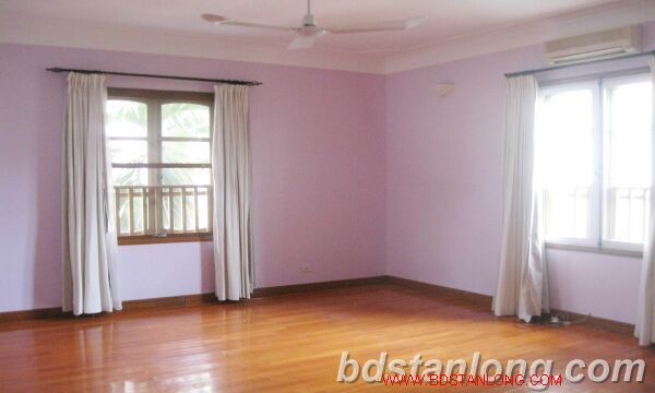 Villa de 6 dormitorios en Tay Ho, Vietnam No. 7160