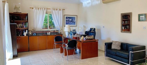 Villa de 3 dormitorios en Pyrgos, Cyprus No. 539 5