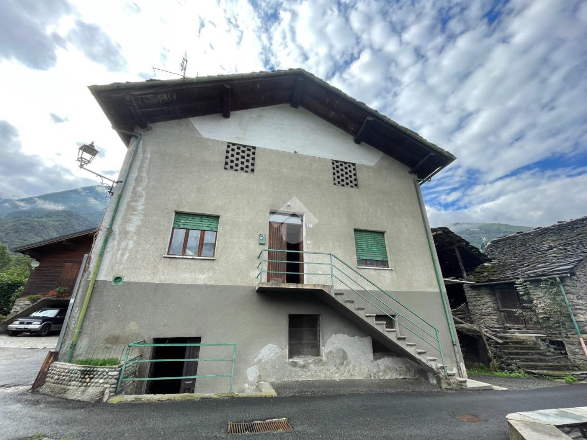 Apartamento de 2 habitaciónes en Fenis, Italy No. 80149