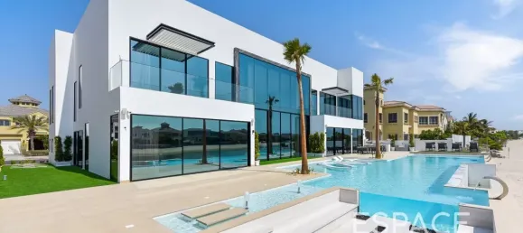 6 bedrooms Villa in Palm Jumeirah, UAE No. 106066 2