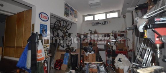 154m² Warehouse in Sesto Fiorentino, Italy No. 228603 2