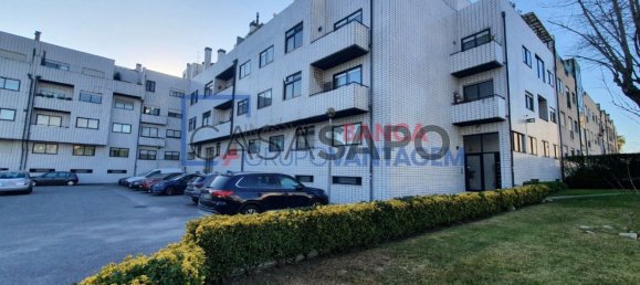 3 bedrooms Apartment in Senhora da Hora, Portugal No. 213625 4