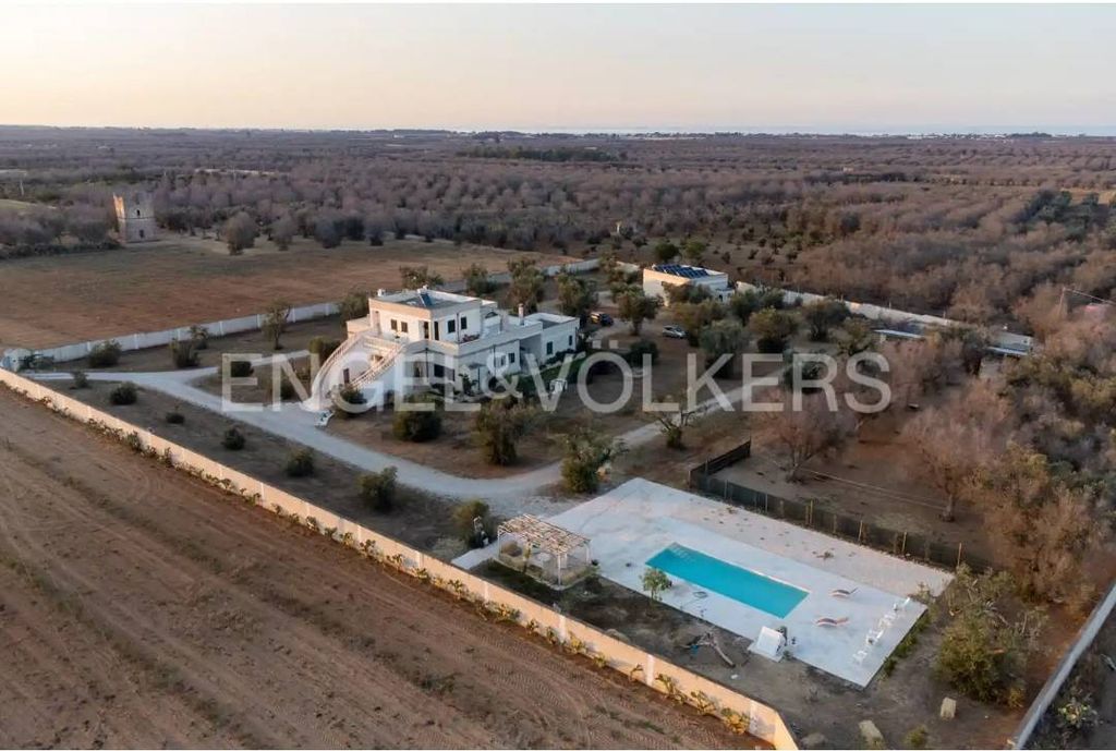 6 bedrooms Villa in Torchiarolo, Italy No. 61297