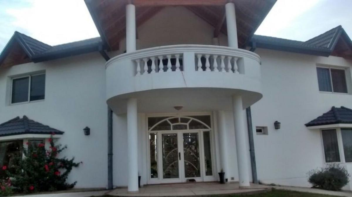 3 bedrooms House in Cordoba, Argentina No. 16705