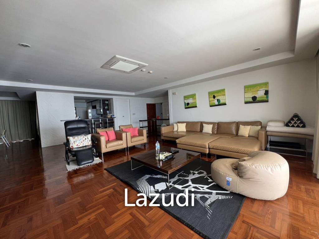 4 bedrooms Condo in Bang Lamung, Thailand No. 21590