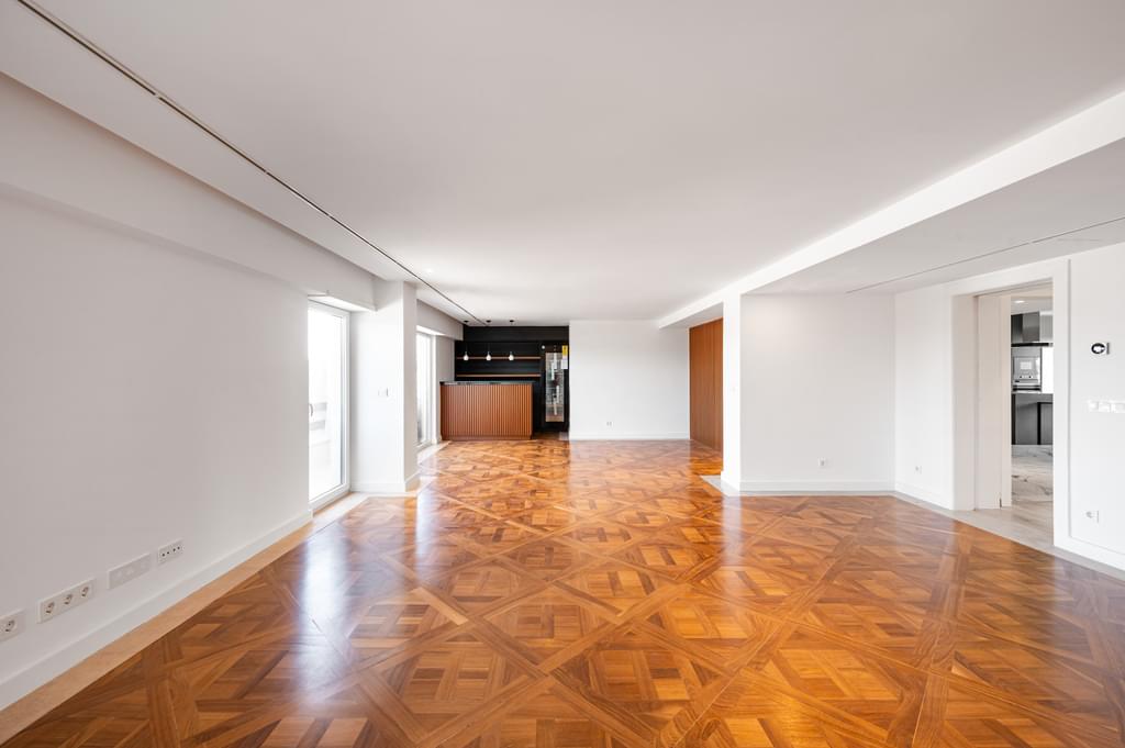 4 bedrooms Apartment in Lisbon, Portugal No. 133953