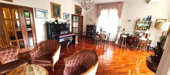 7 rooms Apartment in Livorno, Italy No. 103706 2