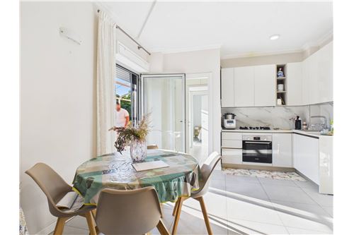 3 rooms Apartment in Rome, Italy No. 308507