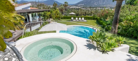 4 bedrooms Villa in Marbella, Spain No. 187720 2