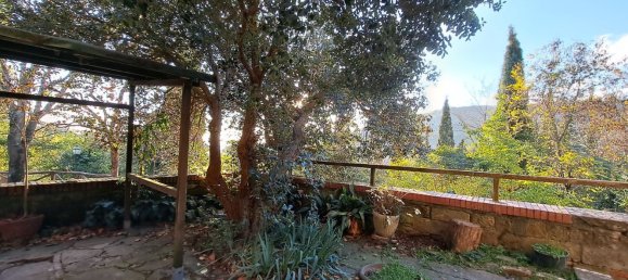 Дом с 9 комнатами в Кастильон Фибокки, Италия № 111411 3