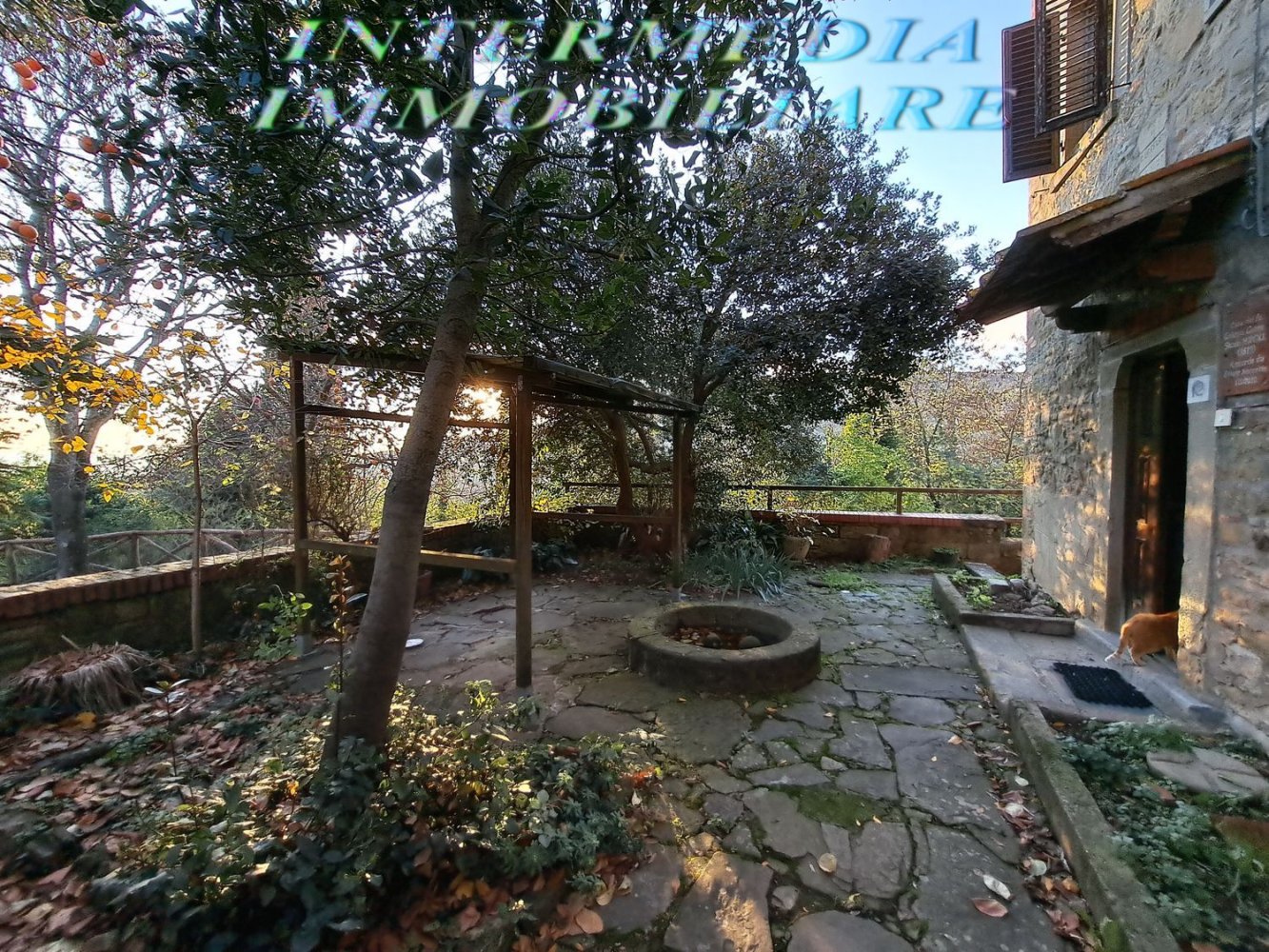 Дом с 9 комнатами в Кастильон Фибокки, Италия № 111411