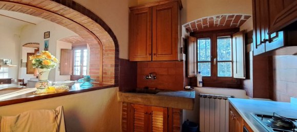 Дом с 9 комнатами в Кастильон Фибокки, Италия № 111411 7