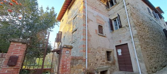 Дом с 9 комнатами в Кастильон Фибокки, Италия № 111411 32