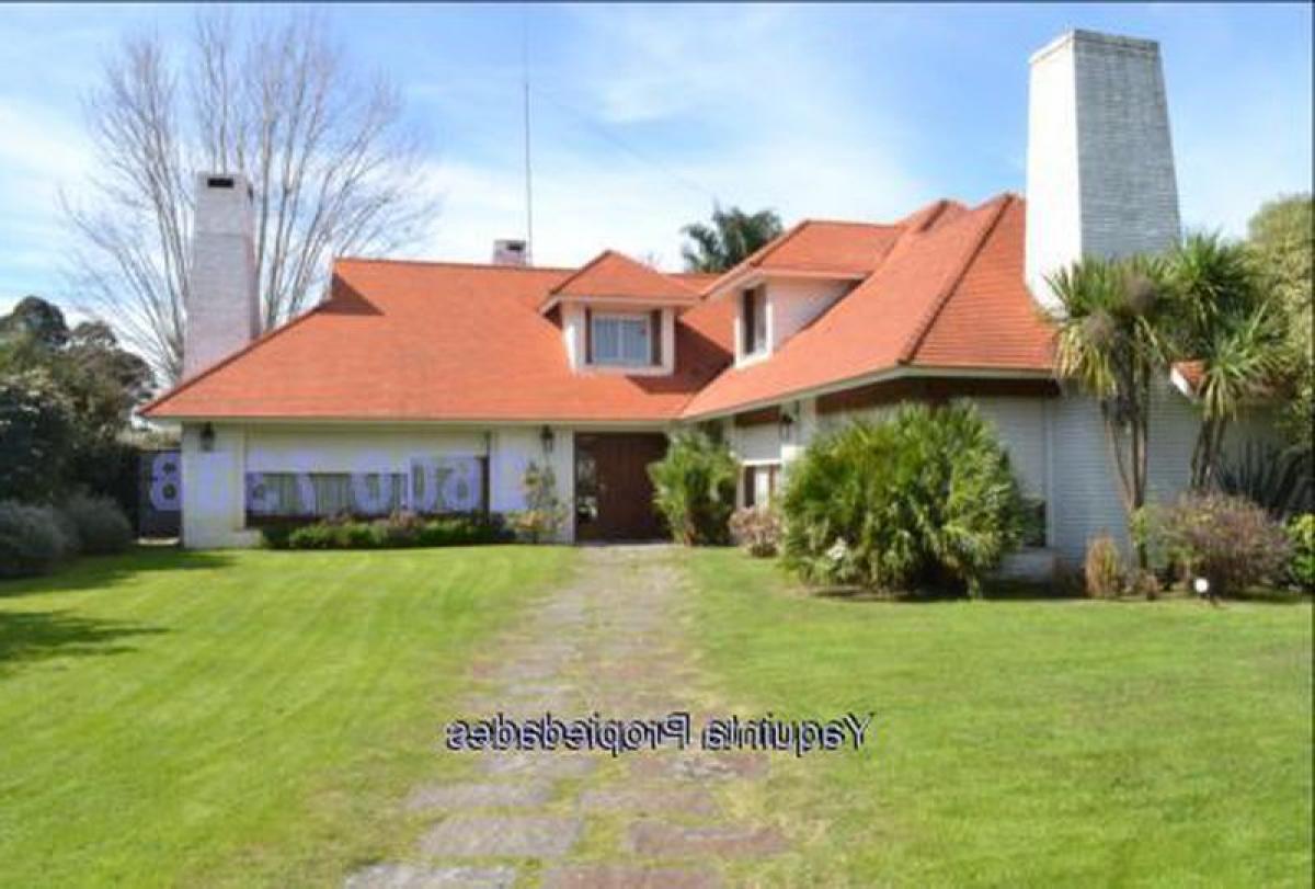 Дом с 4 спальнями в Монтевидео, Уругвай № 4298