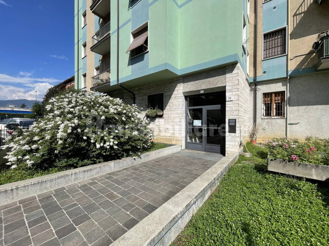 Apartamento de 2 dormitorios en Brescia, Italy No. 261020