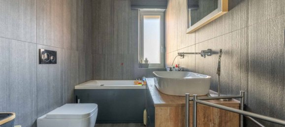 Квартира с 2 спальнями в Милан, Италия № 374063 17