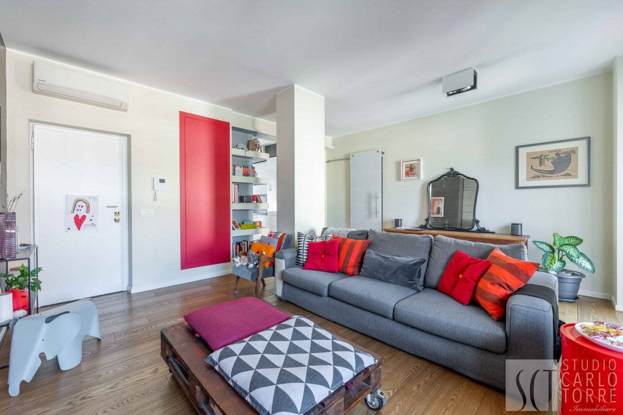 Квартира с 2 спальнями в Милан, Италия № 374063