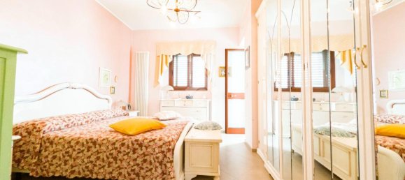 Квартира с 5 комнатами в Манфредония, Италия № 127671 13