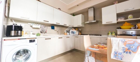 Квартира с 5 комнатами в Манфредония, Италия № 127671 10