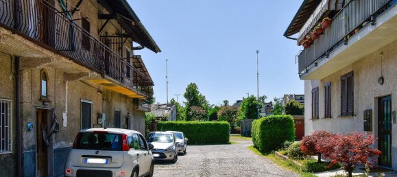 2 bedrooms Apartment in Vanzago, Italy No. 320588 2