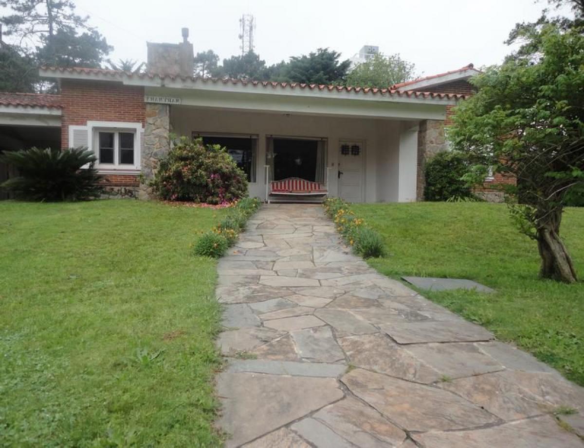 5 bedrooms House in Maldonado, Uruguay No. 8766