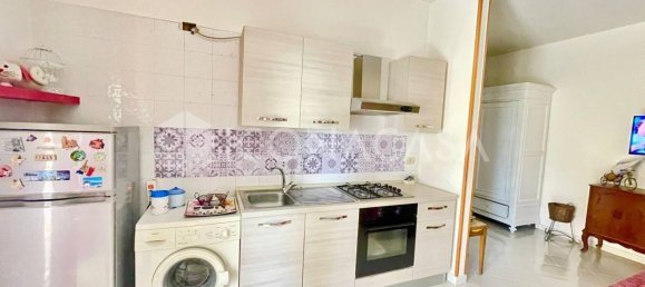 Apartamento de 2 dormitorios en Giugliano in Campania, Italy No. 265225 3