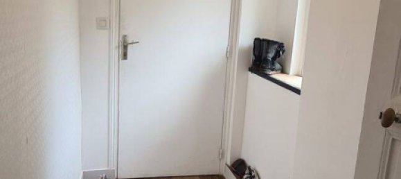 Estudio en Epernon, France No. 61194 2