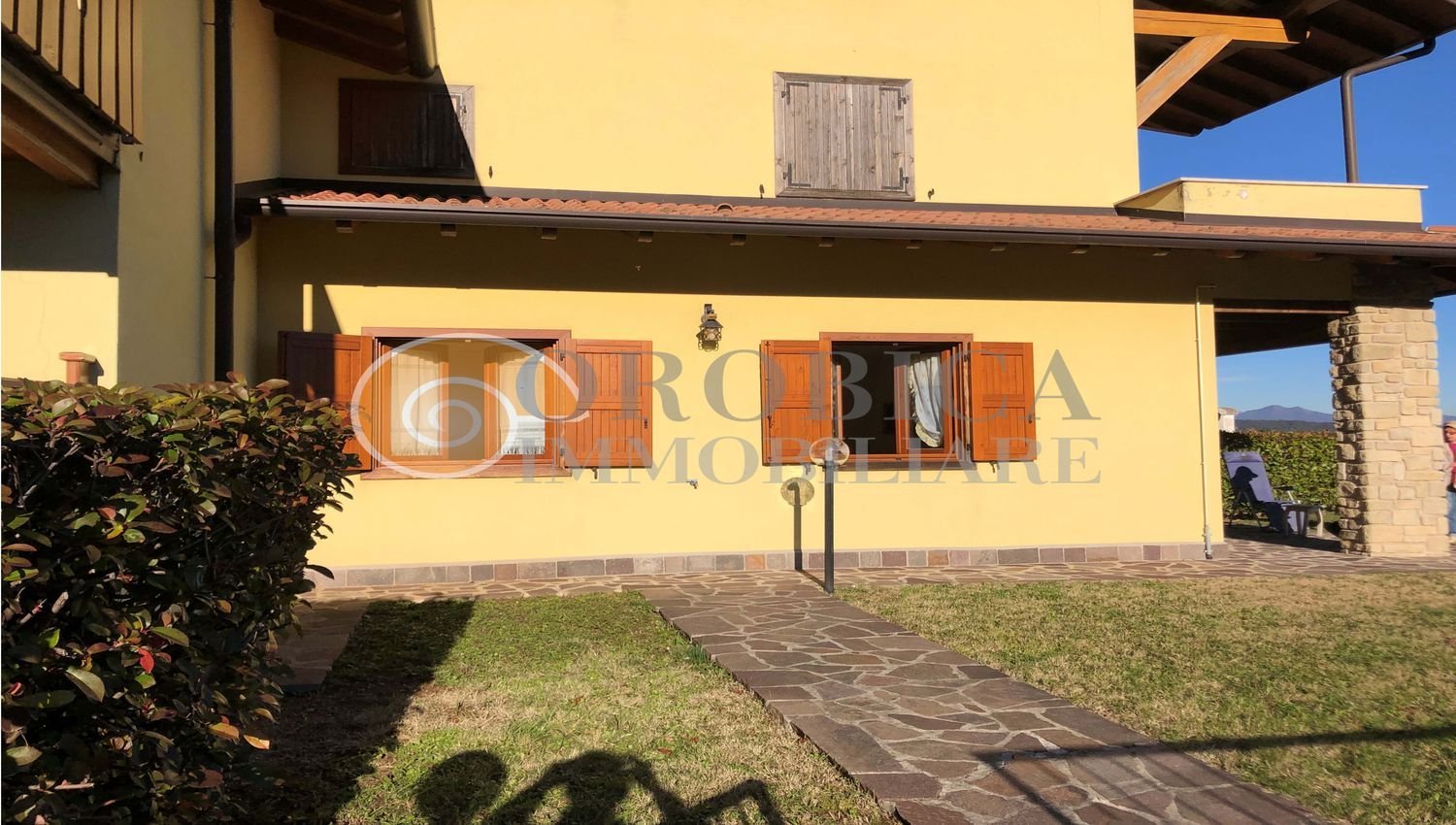 Квартира с 2 комнатами в Ронкола, Италия № 92110