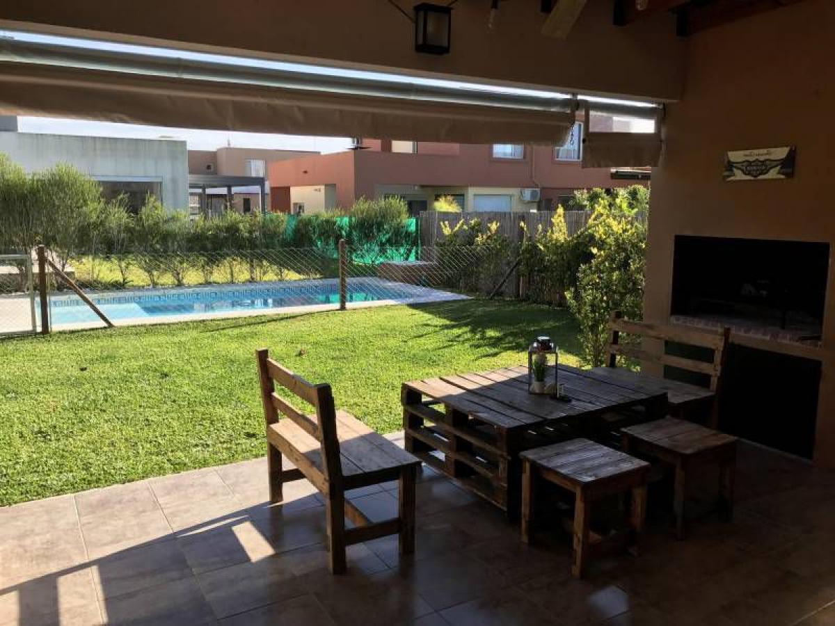 4 bedrooms House in Tigre, Argentina No. 71381