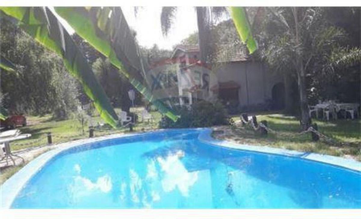 5 bedrooms House in Malvinas Argentinas, Argentina No. 54450