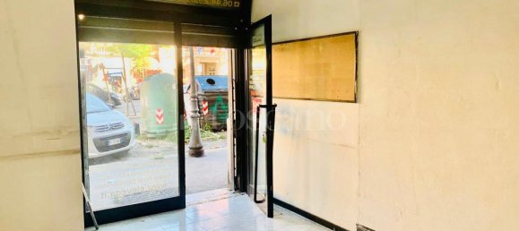 2 rooms Commercial property in Rome, Italy No. 170127 2