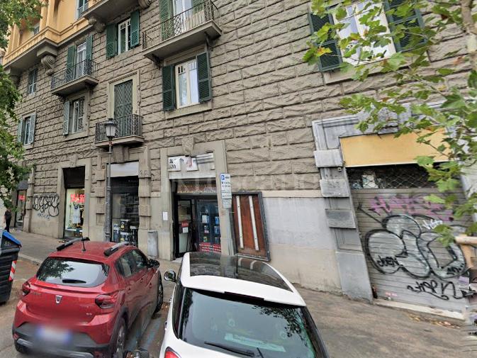 2 rooms Commercial property in Rome, Italy No. 170127