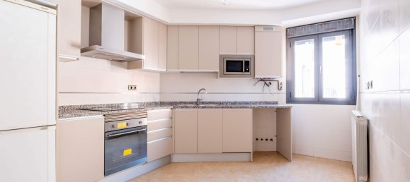 3 bedrooms Apartment in Zaragoza, Spain No. 144889 32