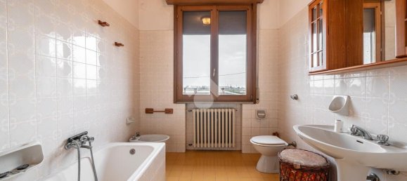 4 bedrooms House in Novellara, Italy No. 257860 28