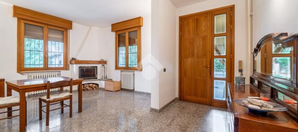 4 bedrooms House in Novellara, Italy No. 257860 7