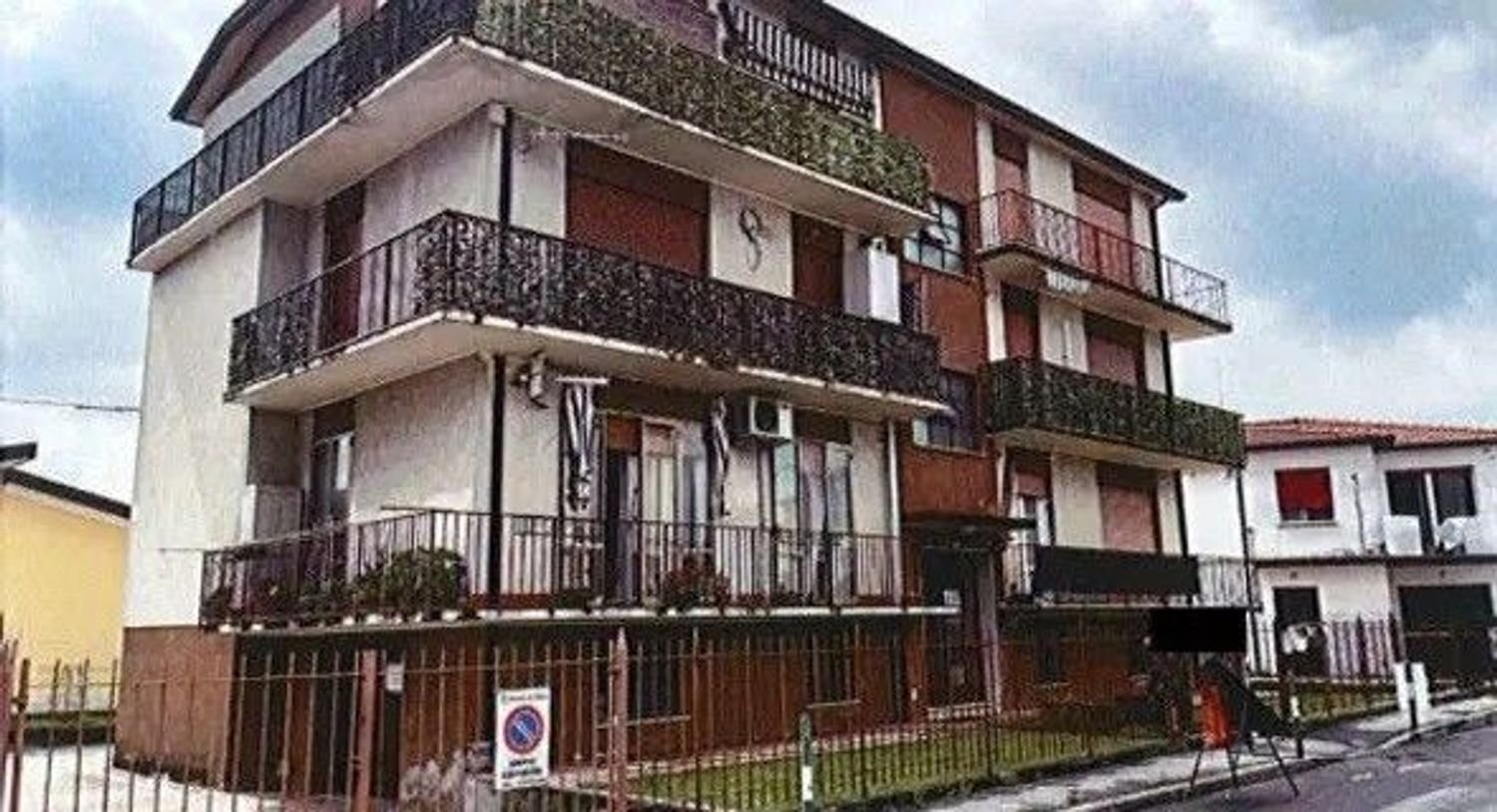 4 rooms Apartment in Padua, Italy No. 219680