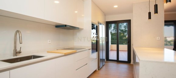 3 bedrooms Apartment in Cascais, Portugal No. 121031 6