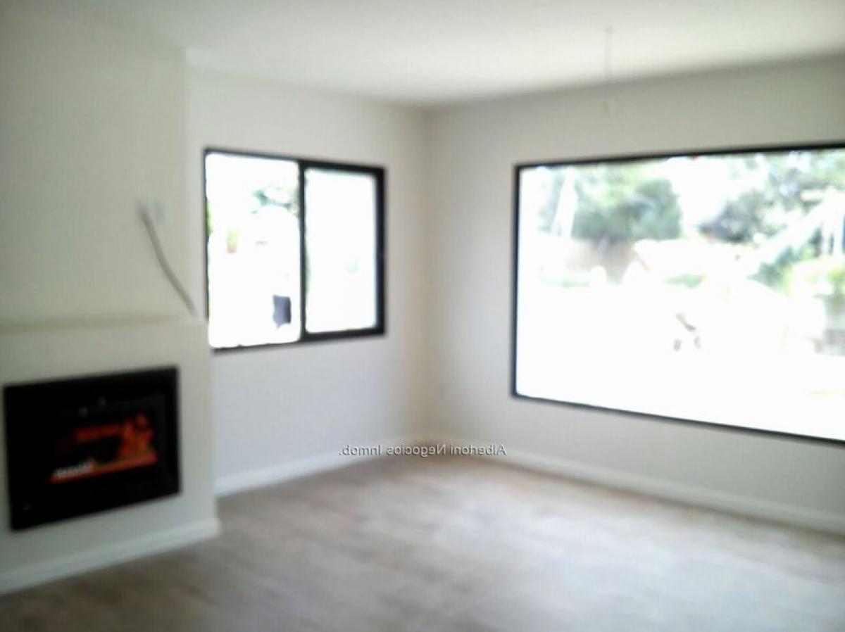 3 bedrooms House in Canelones, Uruguay No. 8232