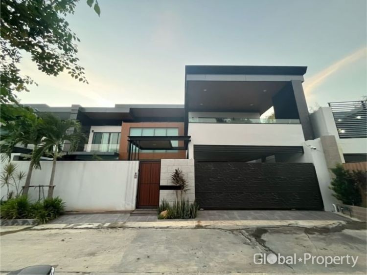 5 chambres house à vendre à Pattaya, Chonburi, Eastern Thailand, Thailand № 86563