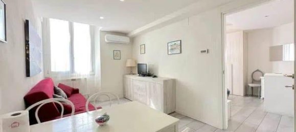 6 rooms Penthouse in Florence, Italy No. 147768 3
