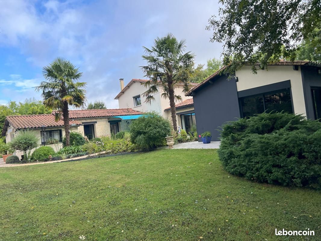  Castillos de 7 dormitorios en Auge, France No. 100828